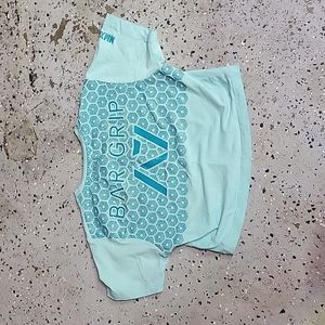 A7 bargrip crop shirt women's medium